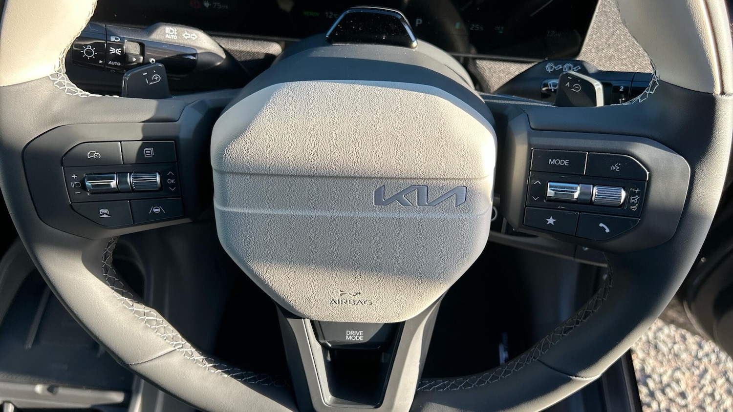 Used Kia EV3 2025 for sale - 77015656: Photo 32