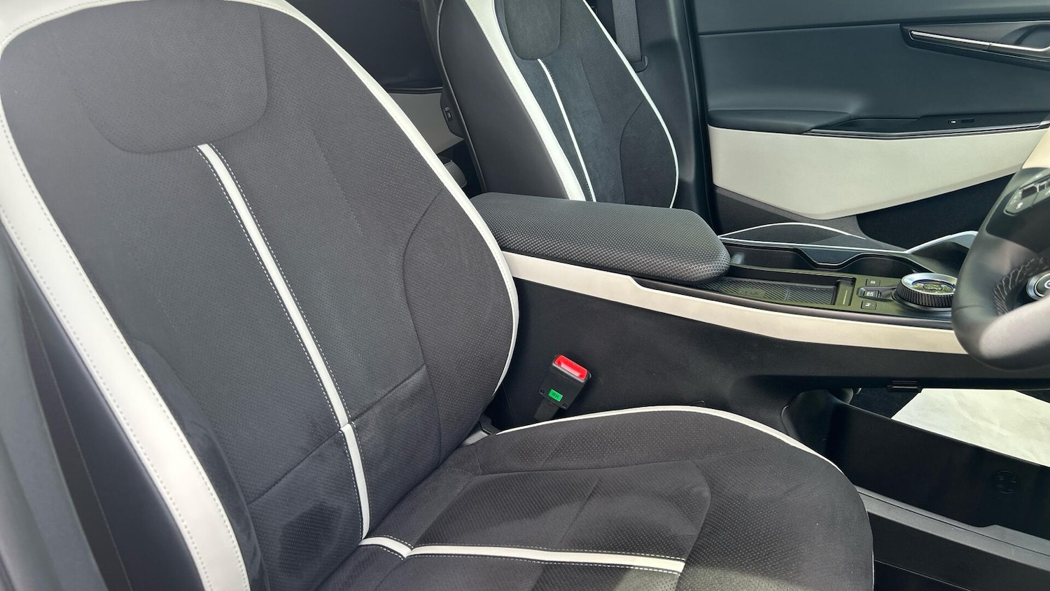 Used Kia EV6 for sale - 76632988: Photo 44