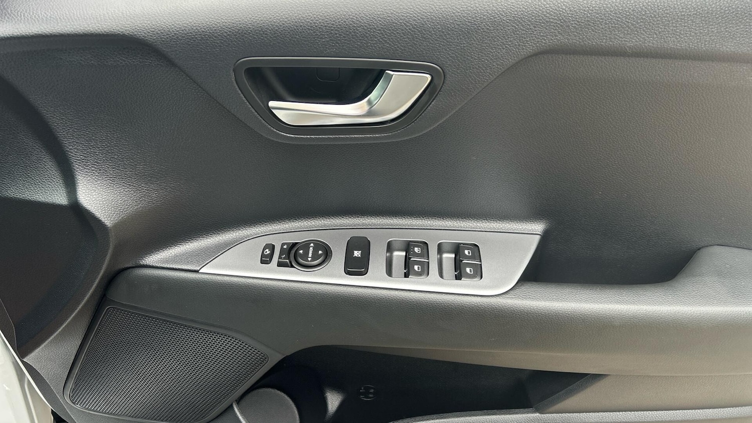 Used Kia Stonic 2024 for sale - 77020967: Photo 25