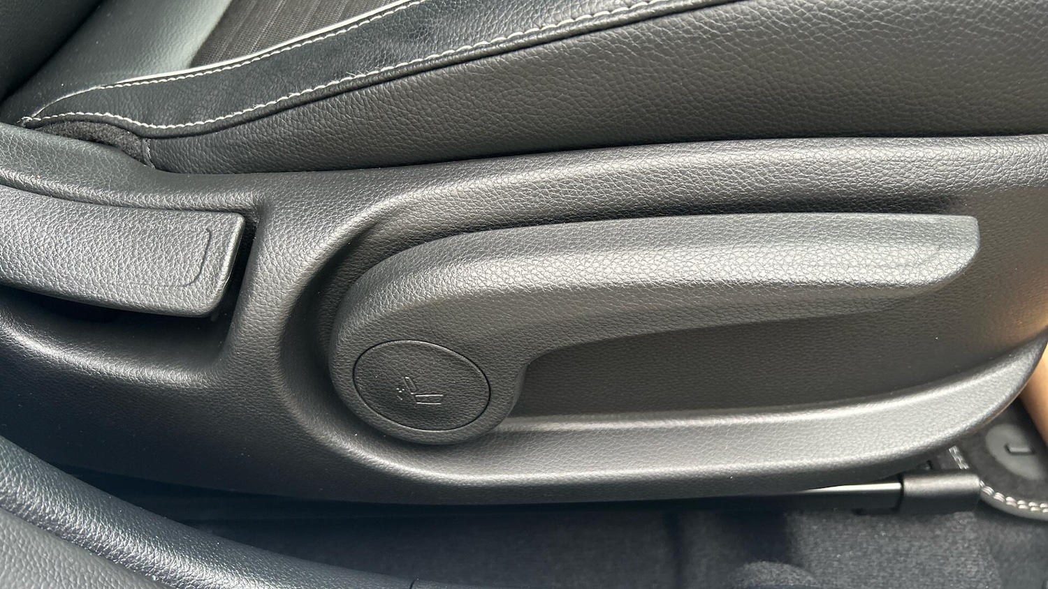 Used Kia Stonic 2024 for sale - 77020967: Photo 30