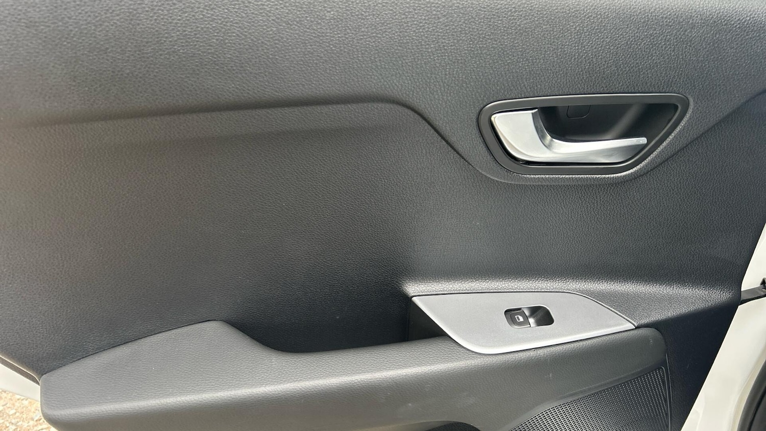 Used Kia Stonic 2024 for sale - 76592185: Photo 21