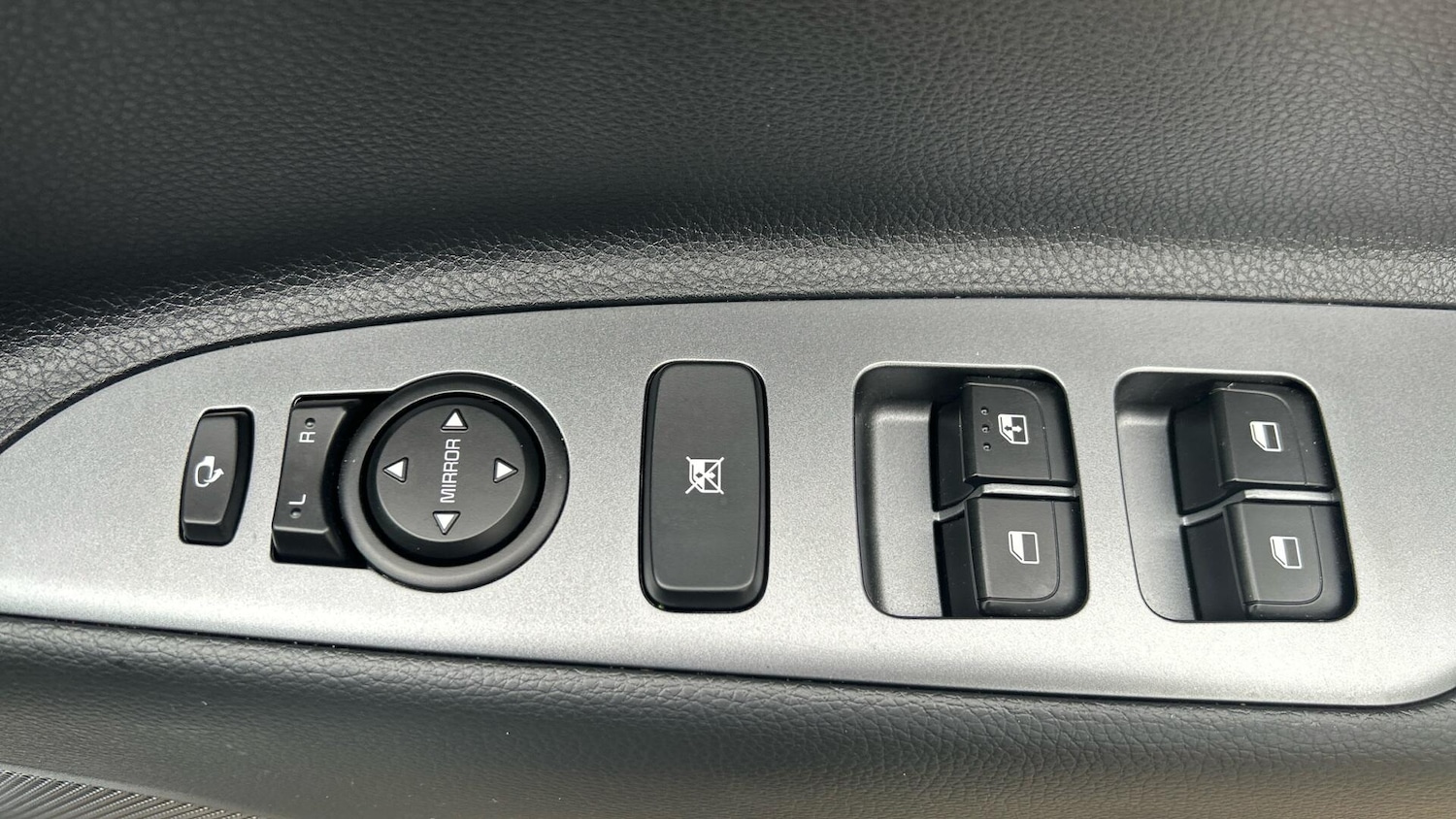 Used Kia Stonic 2024 for sale - 76592185: Photo 29