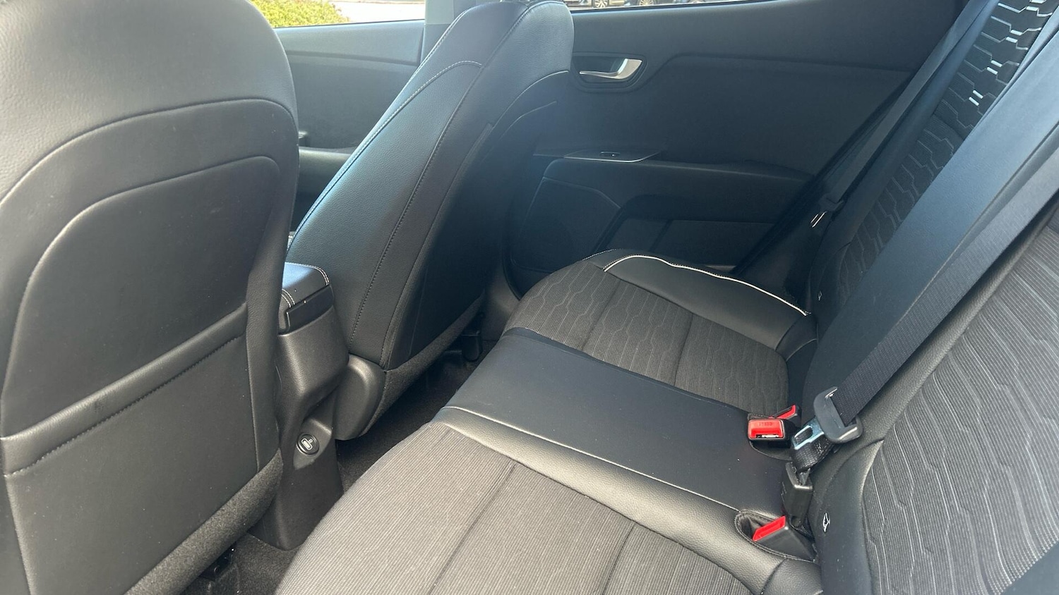 Used Kia Stonic 2024 for sale - 76398413: Photo 14