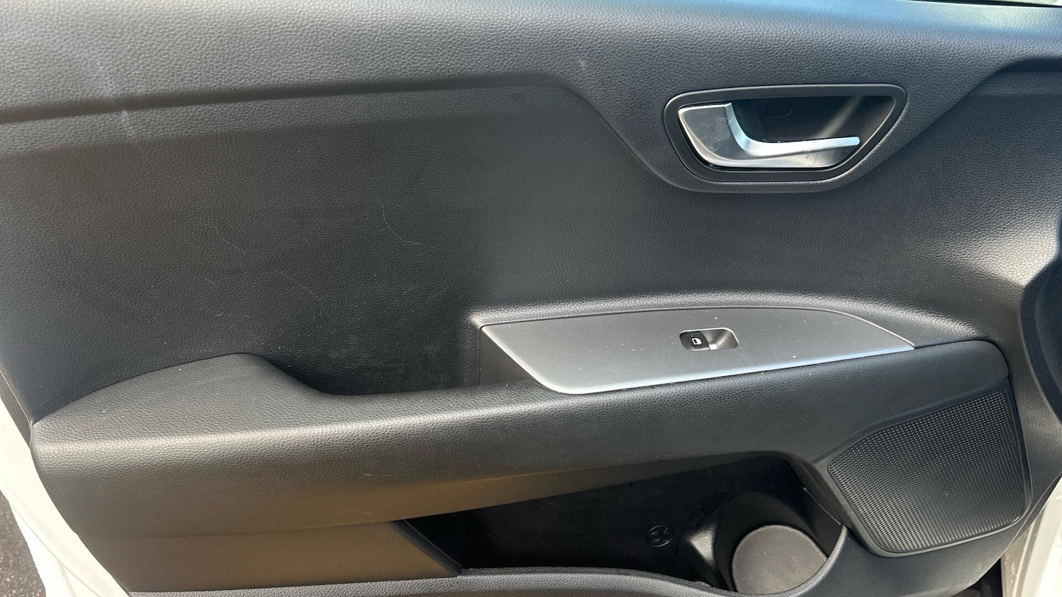 Used Kia Stonic 2024 for sale - 76398413: Photo 17