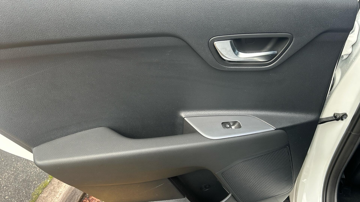 Used Kia Stonic 2024 for sale - 76398413: Photo 20