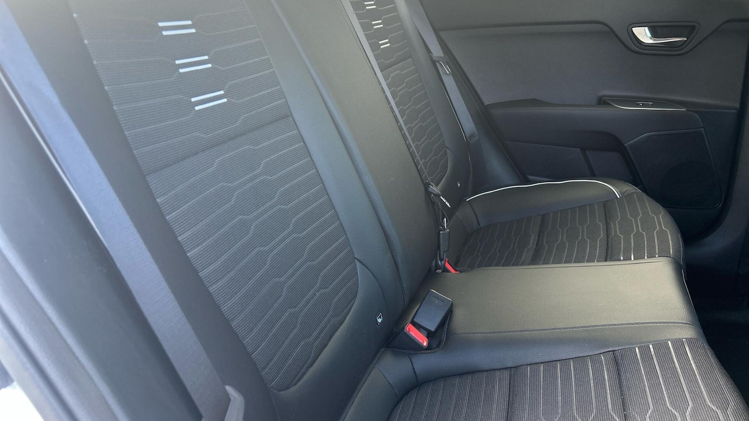 Used Kia Stonic 2024 for sale - 76398413: Photo 23