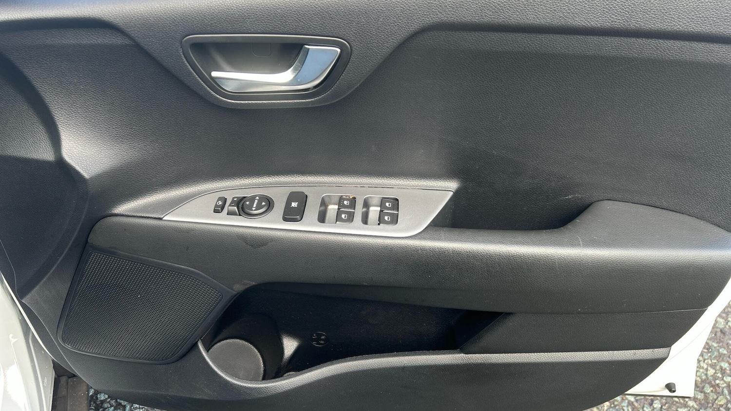 Used Kia Stonic 2024 for sale - 76398413: Photo 24