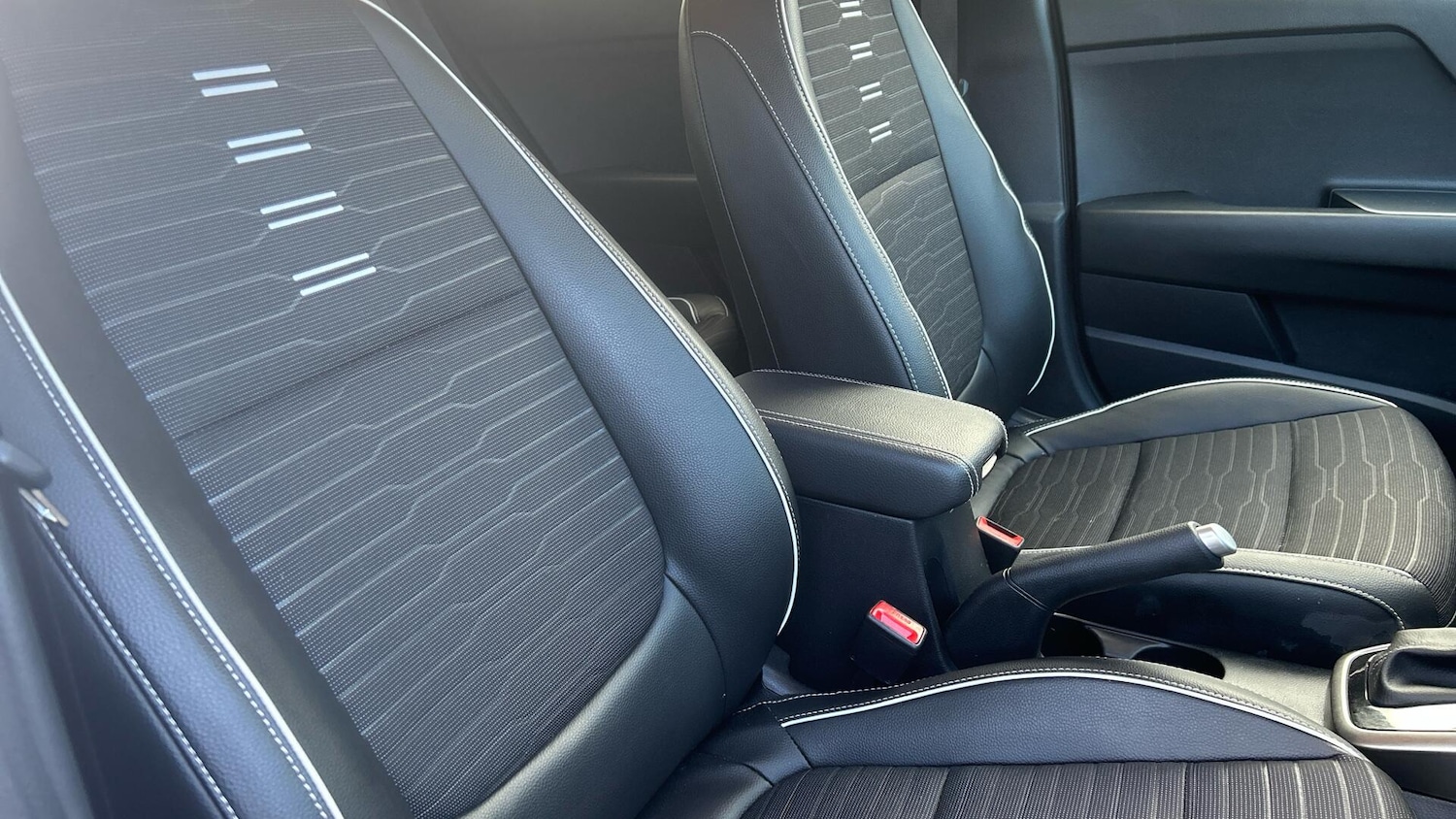 Used Kia Stonic 2024 for sale - 76398413: Photo 25