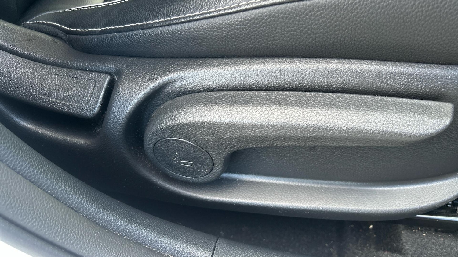 Used Kia Stonic 2024 for sale - 76398413: Photo 28