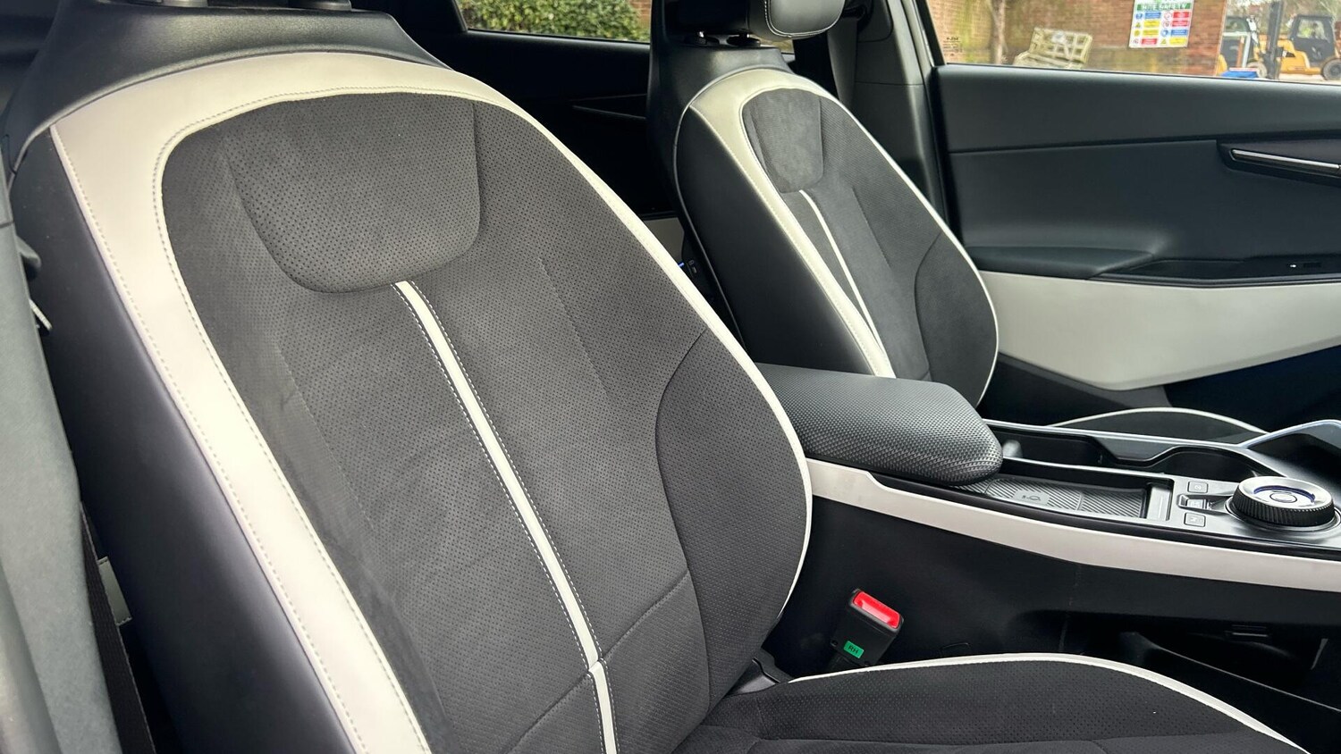 Used Kia EV6 for sale - 77671351: Photo 32