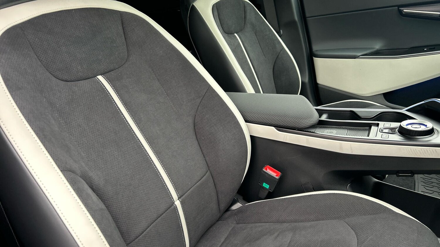 Used Kia EV6 for sale - 77671472: Photo 31