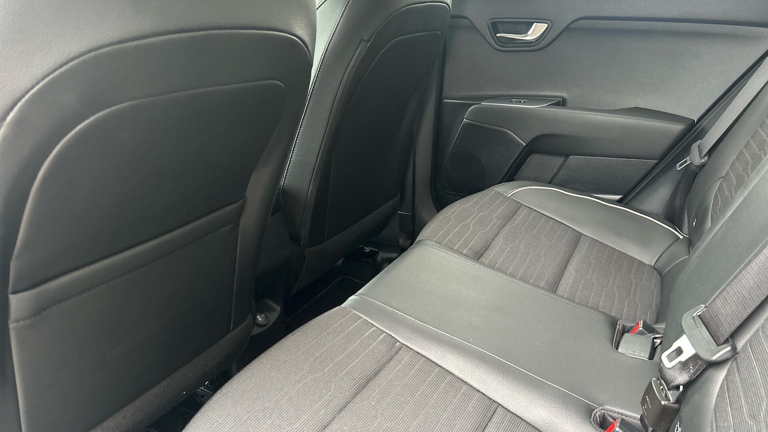 Used Kia Stonic 2024 for sale - 76337580: Photo 13