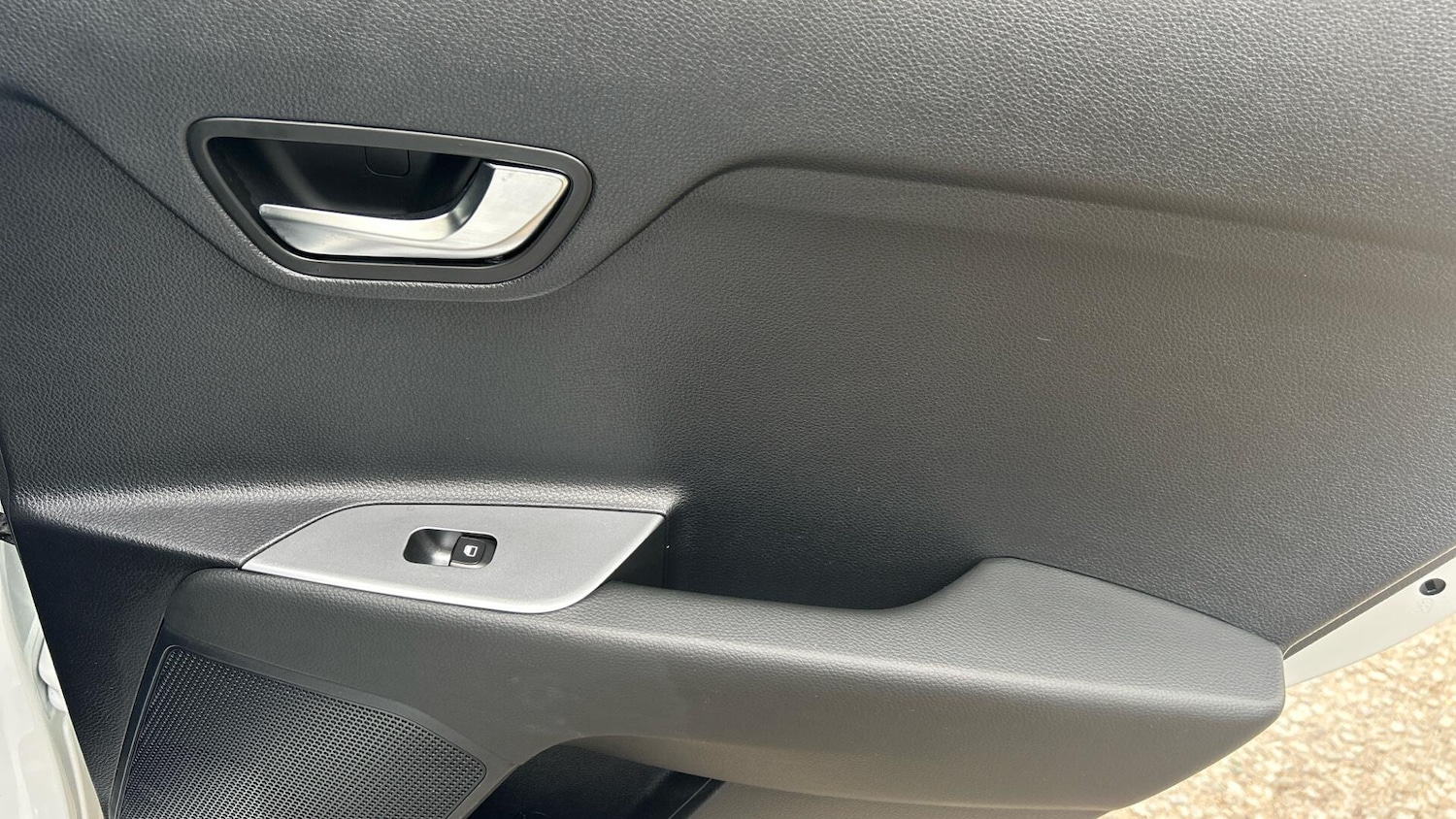 Used Kia Stonic 2024 for sale - 76337580: Photo 23