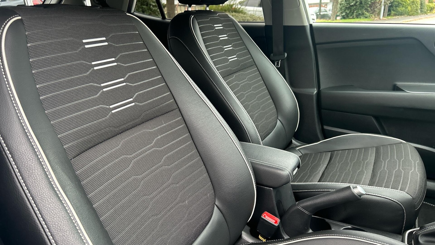 Used Kia Stonic 2024 for sale - 76337580: Photo 26