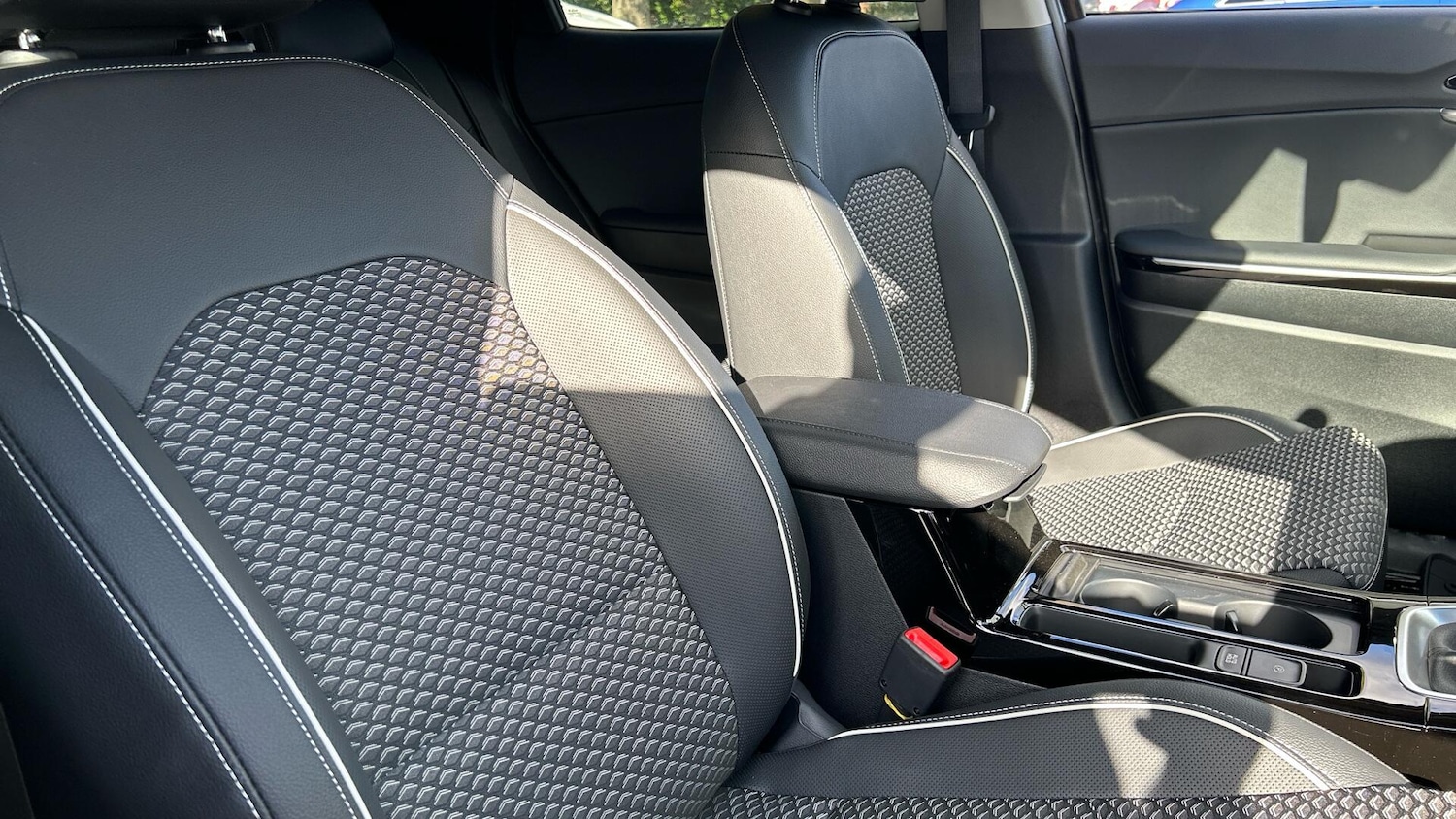 Used Kia XCeed 2025 for sale - 76584601: Photo 25