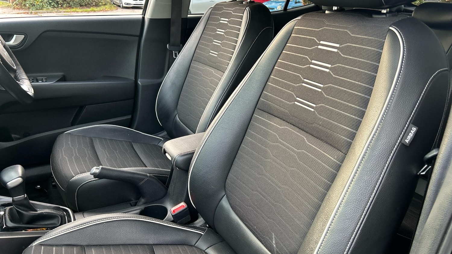 Used Kia Stonic 2023 for sale - 76633553: Photo 17