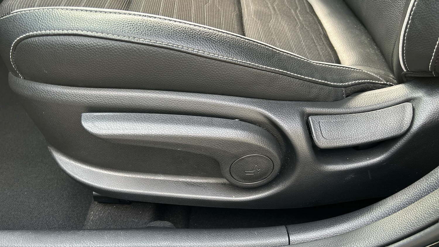 Used Kia Stonic 2023 for sale - 76633553: Photo 21