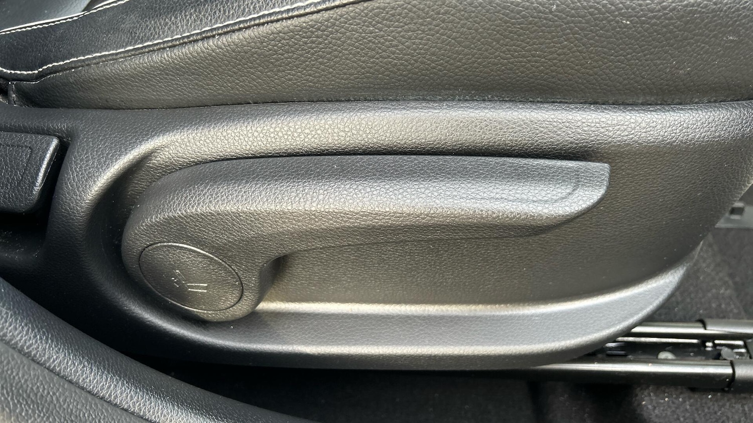 Used Kia Stonic 2023 for sale - 76633553: Photo 31