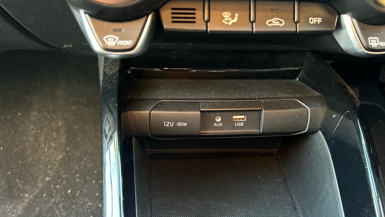 Used Kia Stonic 2018 for sale - 76585431: Photo 18