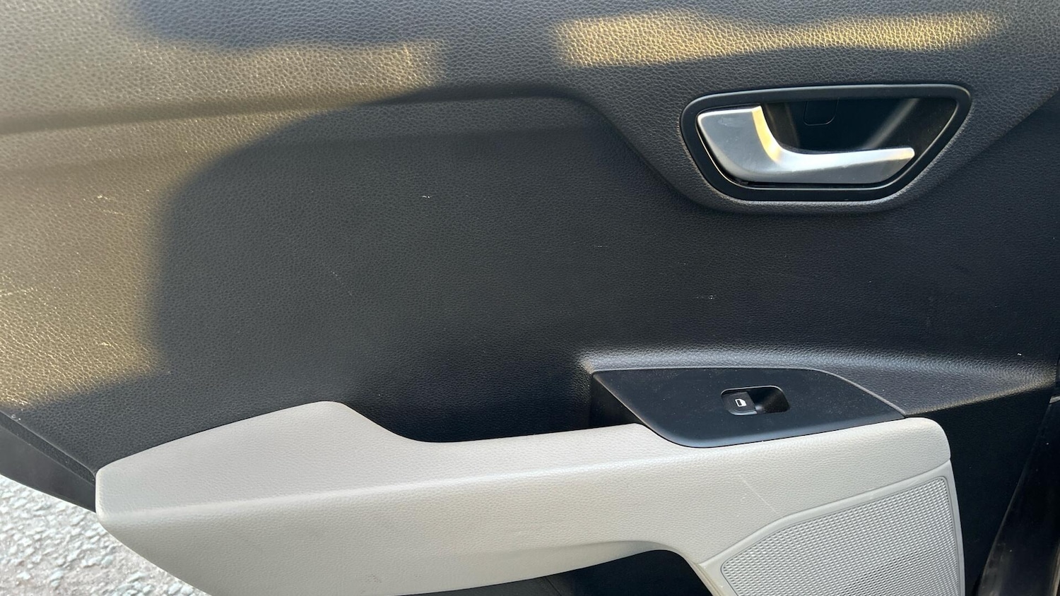 Used Kia Stonic 2018 for sale - 76585431: Photo 20