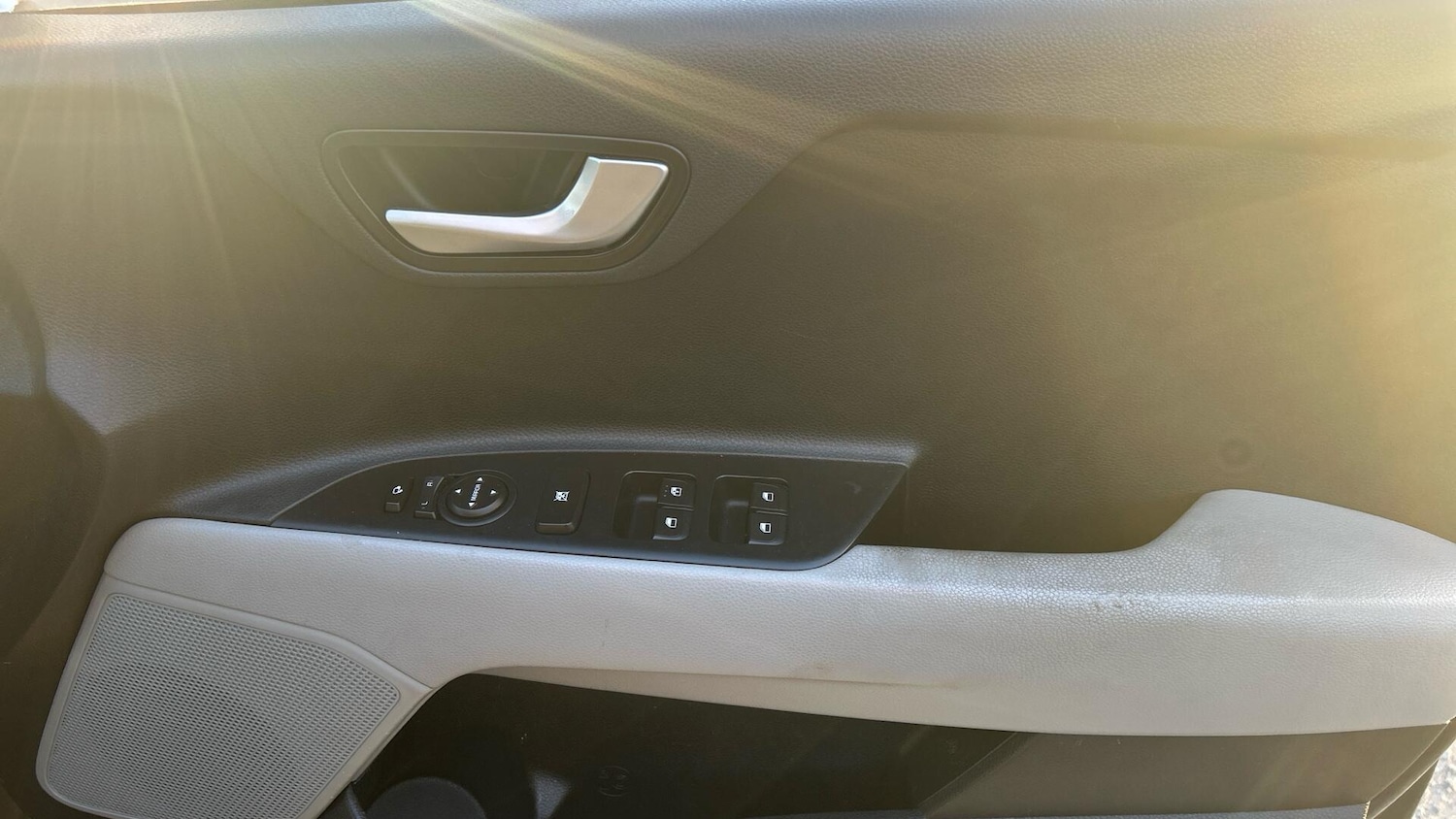 Used Kia Stonic 2018 for sale - 76585431: Photo 24