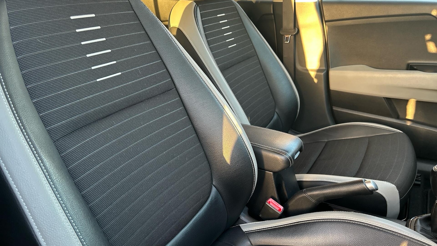 Used Kia Stonic 2018 for sale - 76585431: Photo 25