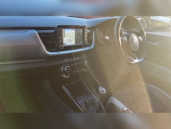 Used Kia Stonic 2018 for sale - 76585431: Photo