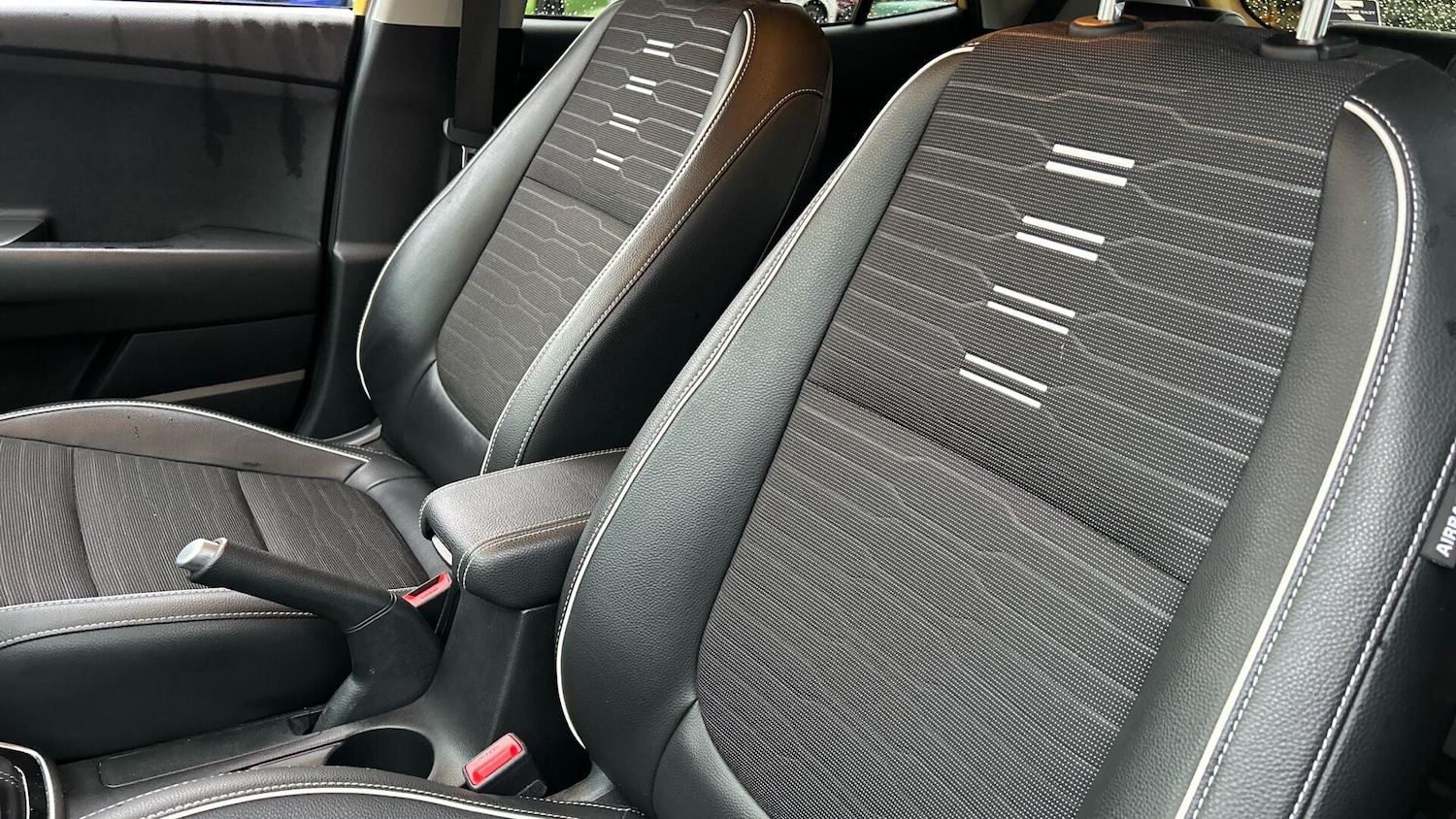 Used Kia Stonic 2024 for sale - 77671610: Photo 16