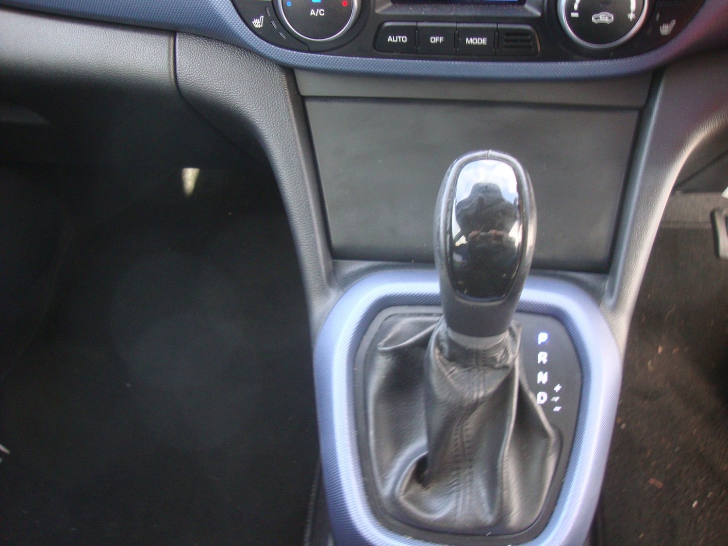 Used Hyundai i10 2015 for sale - 76940517: Photo 18