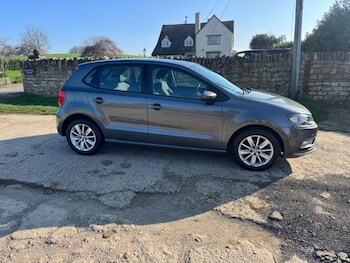 Used Volkswagen Polo 2015 for sale - 77807793: Photo