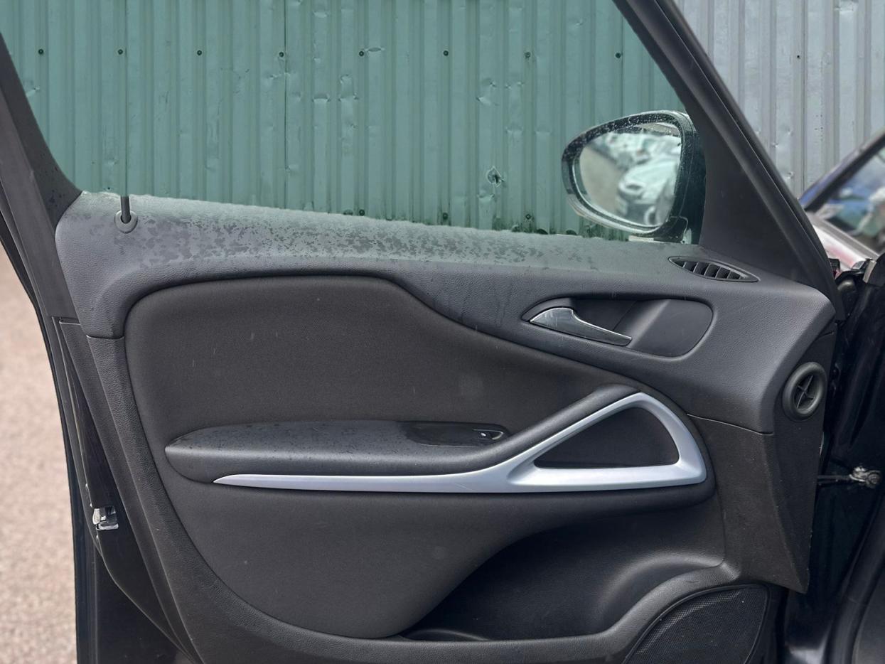 Used Vauxhall Zafira 2015 for sale - 77456710: Photo 11