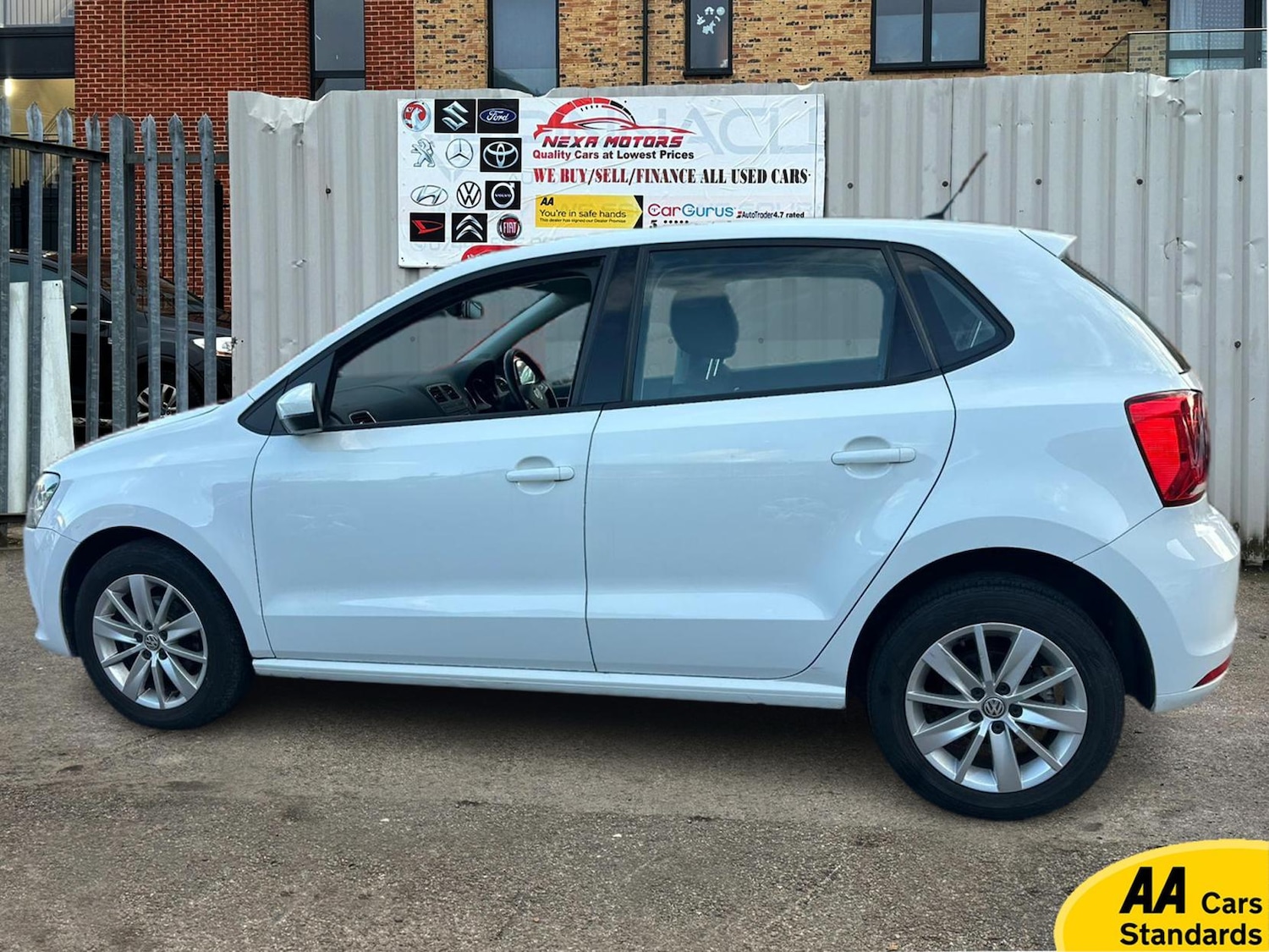 Used Volkswagen Polo 2015 for sale - 78060573: Photo 3