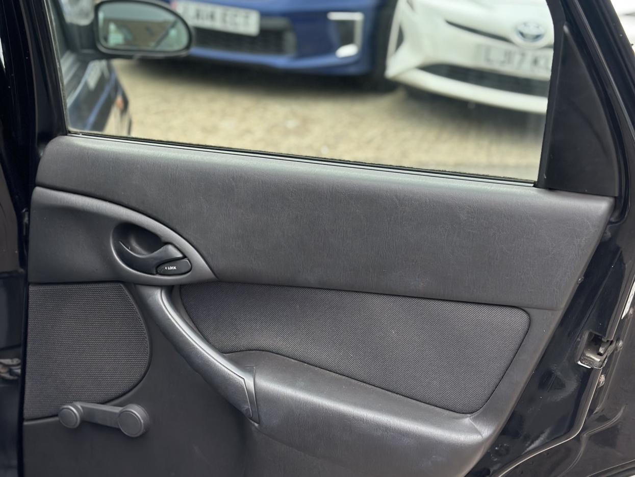 Used Ford Focus 2004 for sale - 77456691: Photo 8