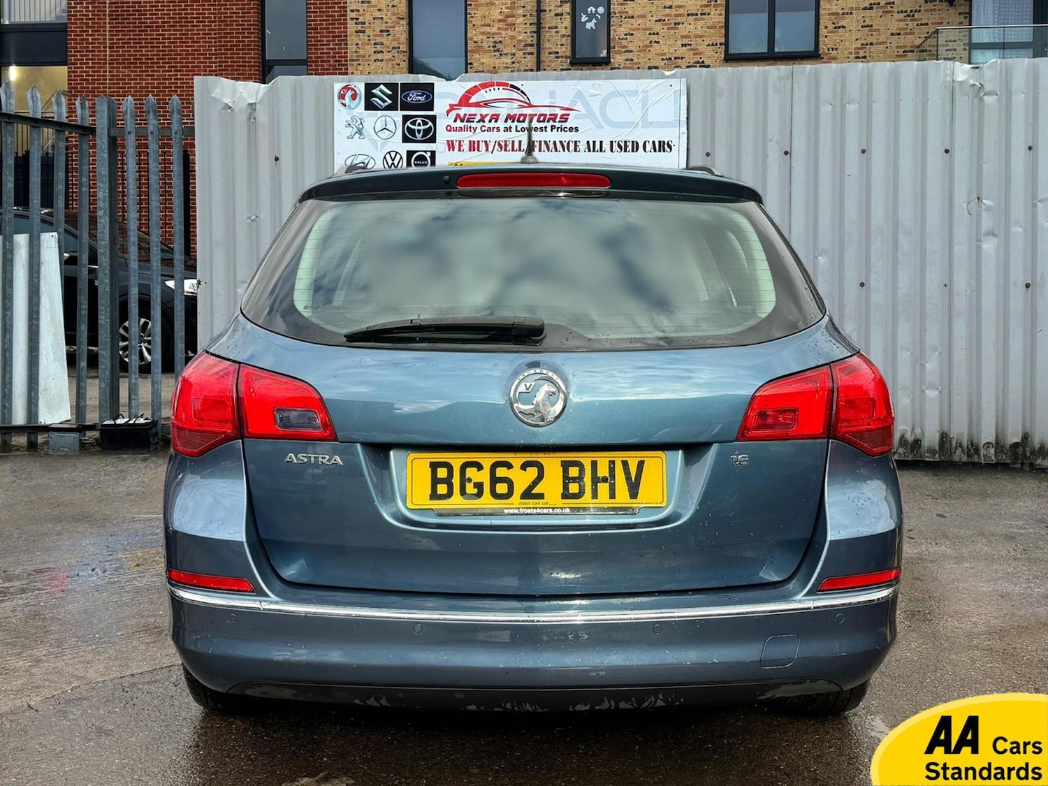 Used Vauxhall Astra 2012 for sale - 77456692: Photo 2