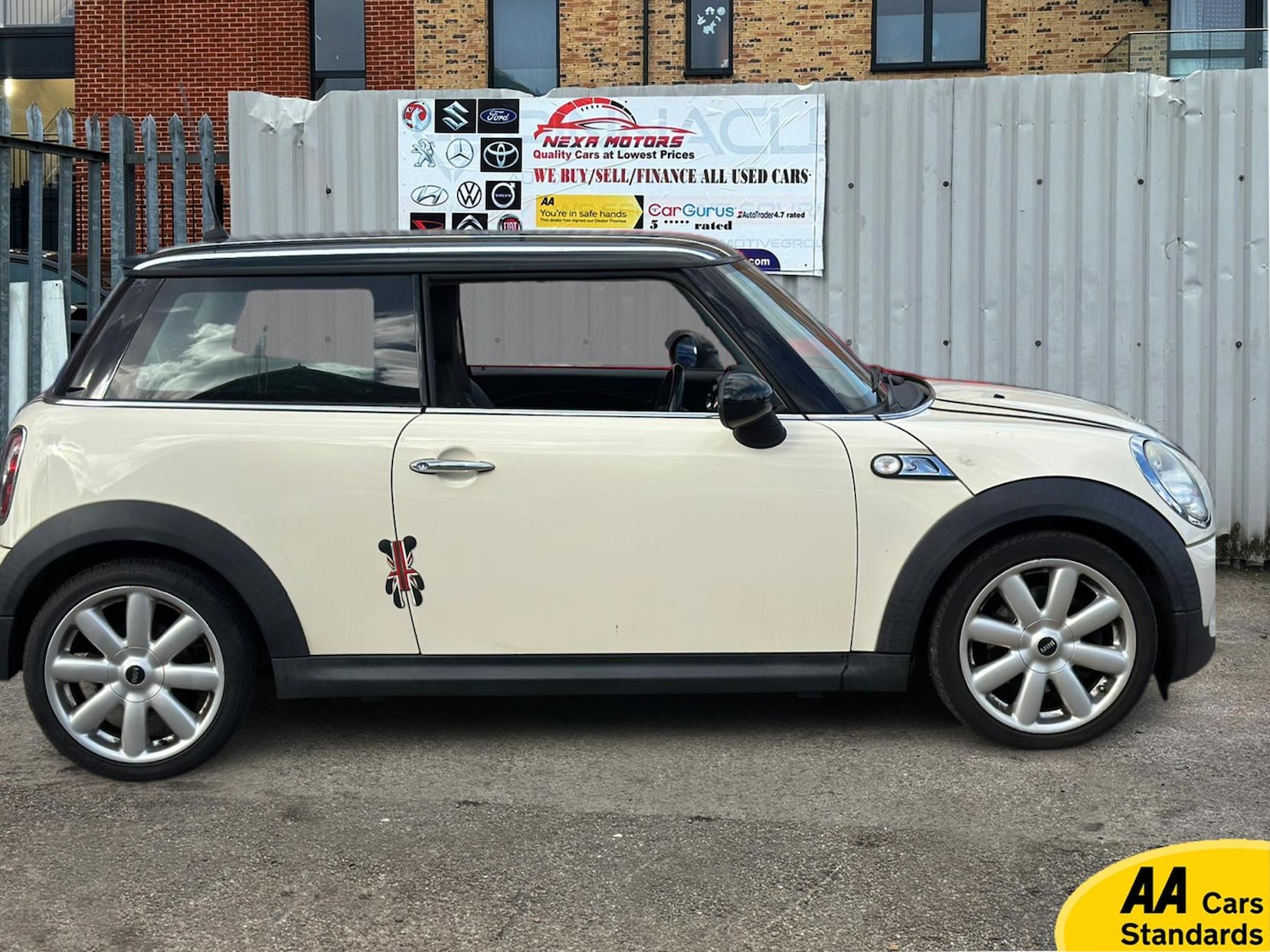 Used MINI Hatch 2010 for sale - 78011242: Photo 6
