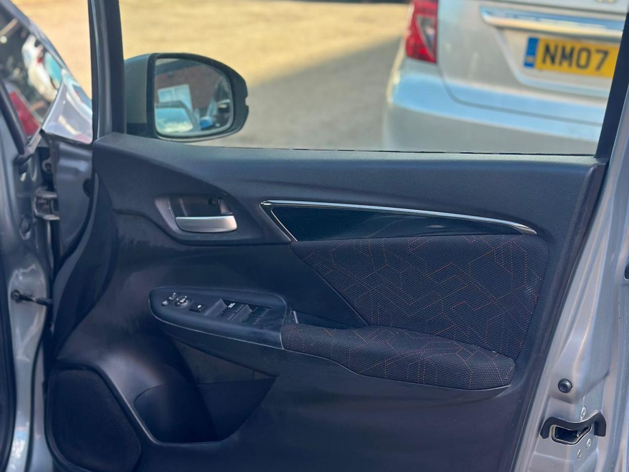 Used Honda Jazz 2015 for sale - 77567447: Photo 32