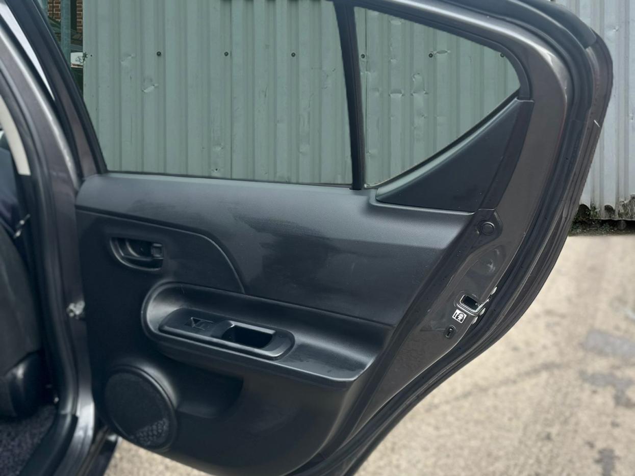 Used Toyota Yaris 2015 for sale - 77819152: Photo 13