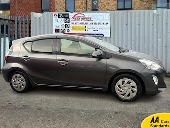 Used Toyota Yaris 2015 for sale - 77819152: Photo