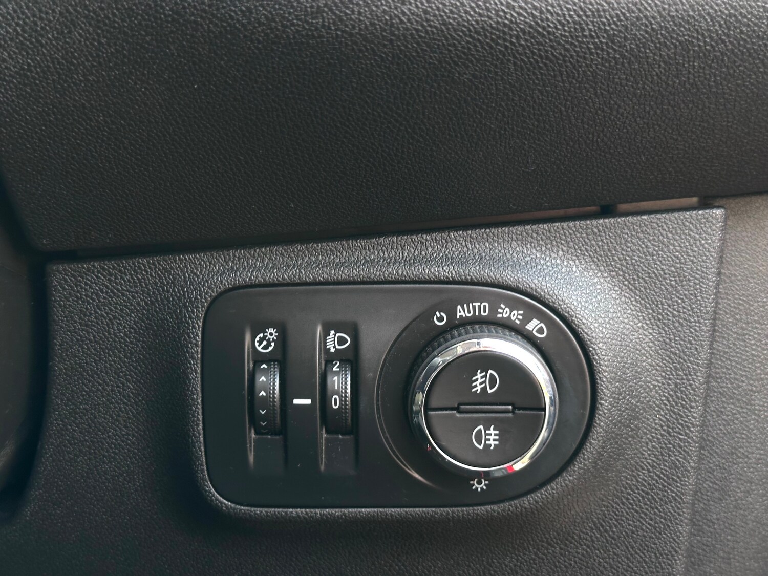 Used Vauxhall Corsa 2016 for sale - 77979113: Photo 19