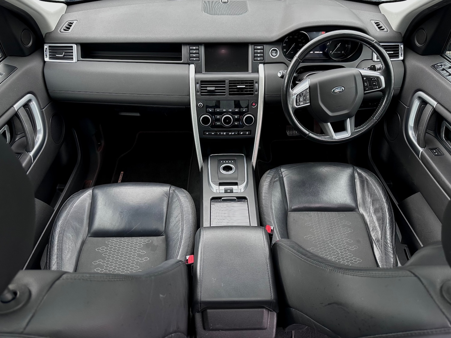 Used Land Rover Discovery Sport 2015 for sale - 76149182: Photo 2