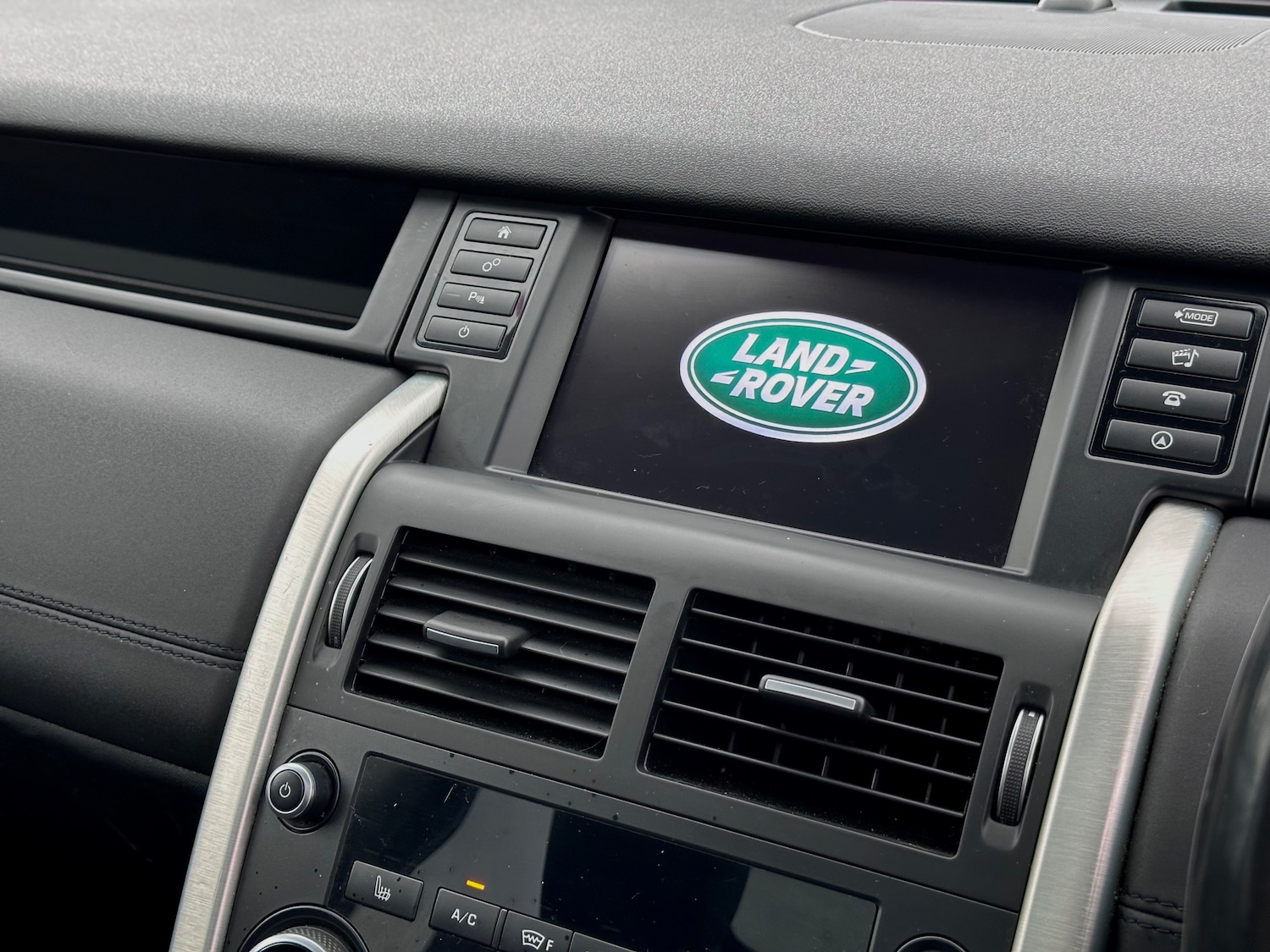 Used Land Rover Discovery Sport 2015 for sale - 76149182: Photo 35