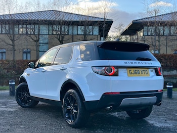 Used Land Rover Discovery Sport 2018 for sale - 76635943: Photo
