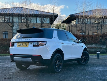 Used Land Rover Discovery Sport 2018 for sale - 76635943: Photo
