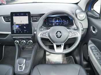 Used Renault Zoe 2020 for sale - 77703934: Photo