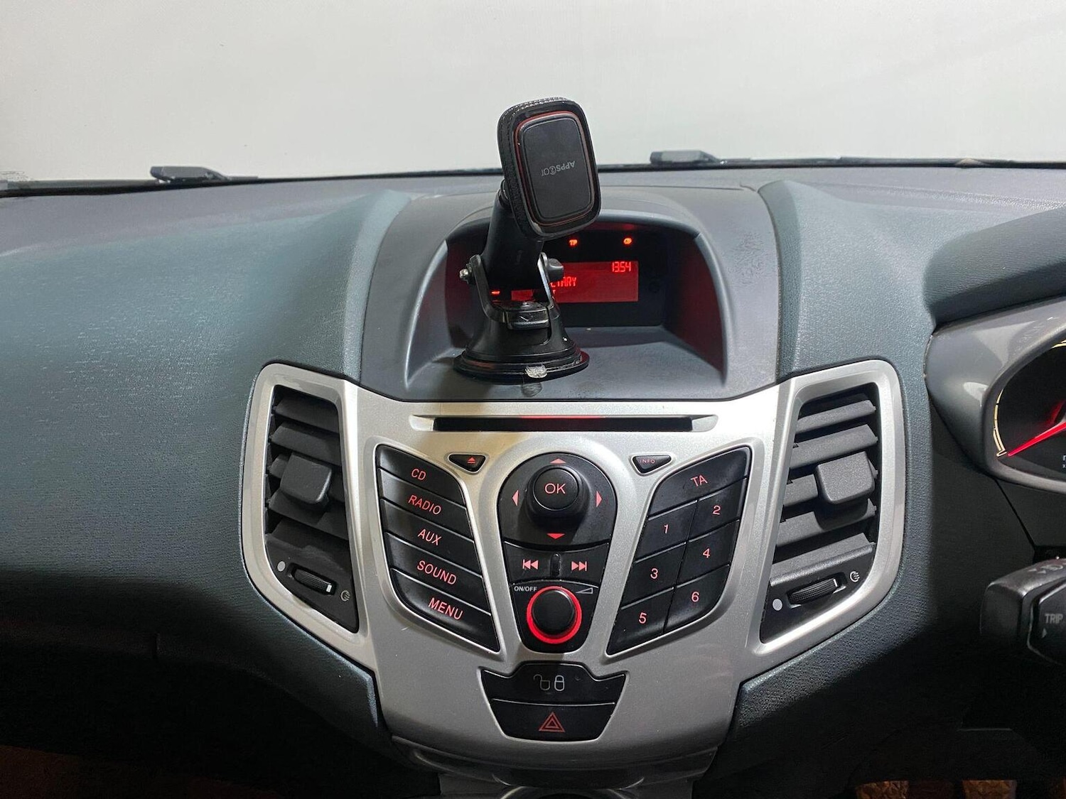 Used Ford Fiesta 2010 for sale - 77445543: Photo 12