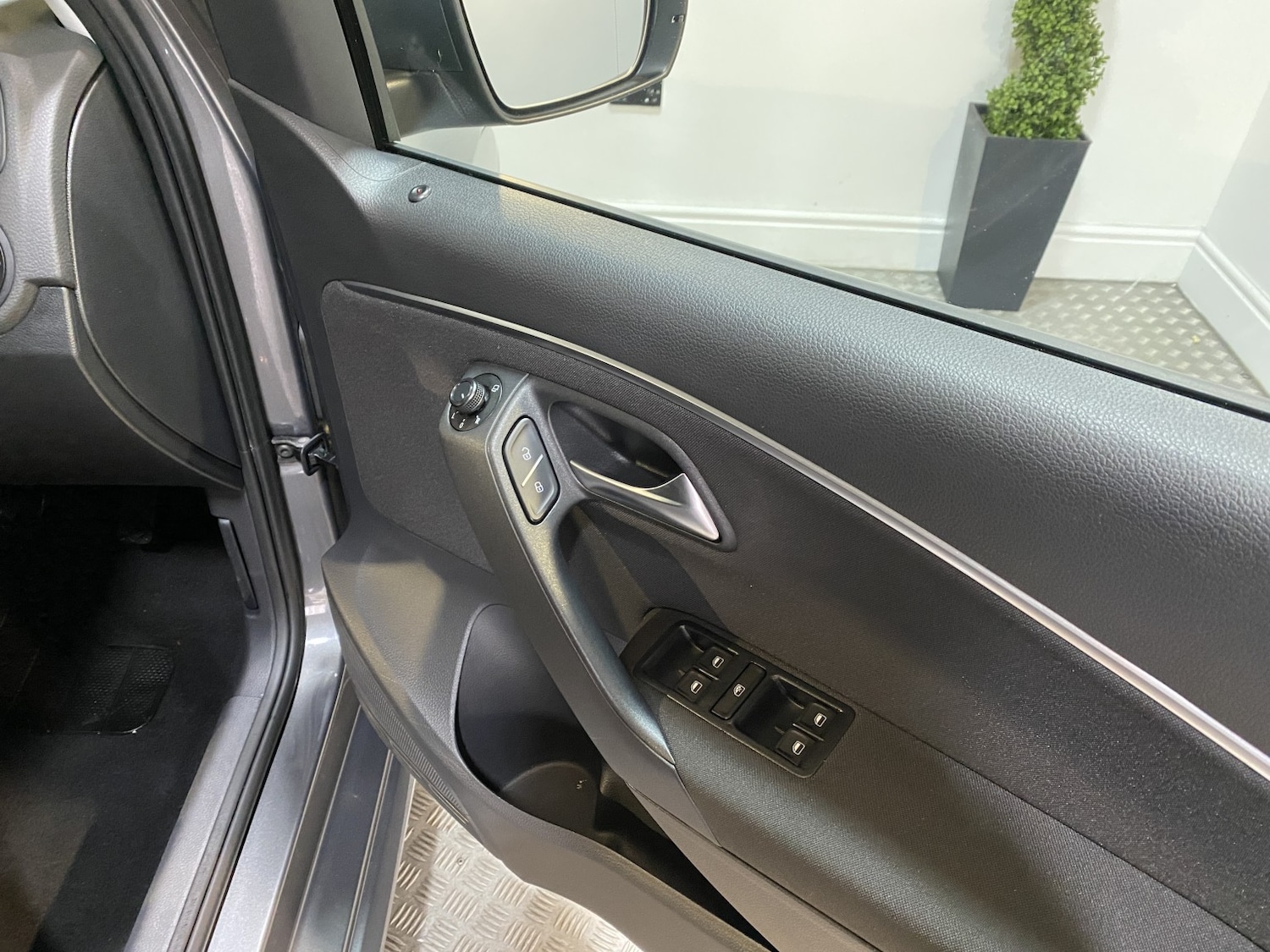 Used Volkswagen Polo 2017 for sale - 77595312: Photo 48