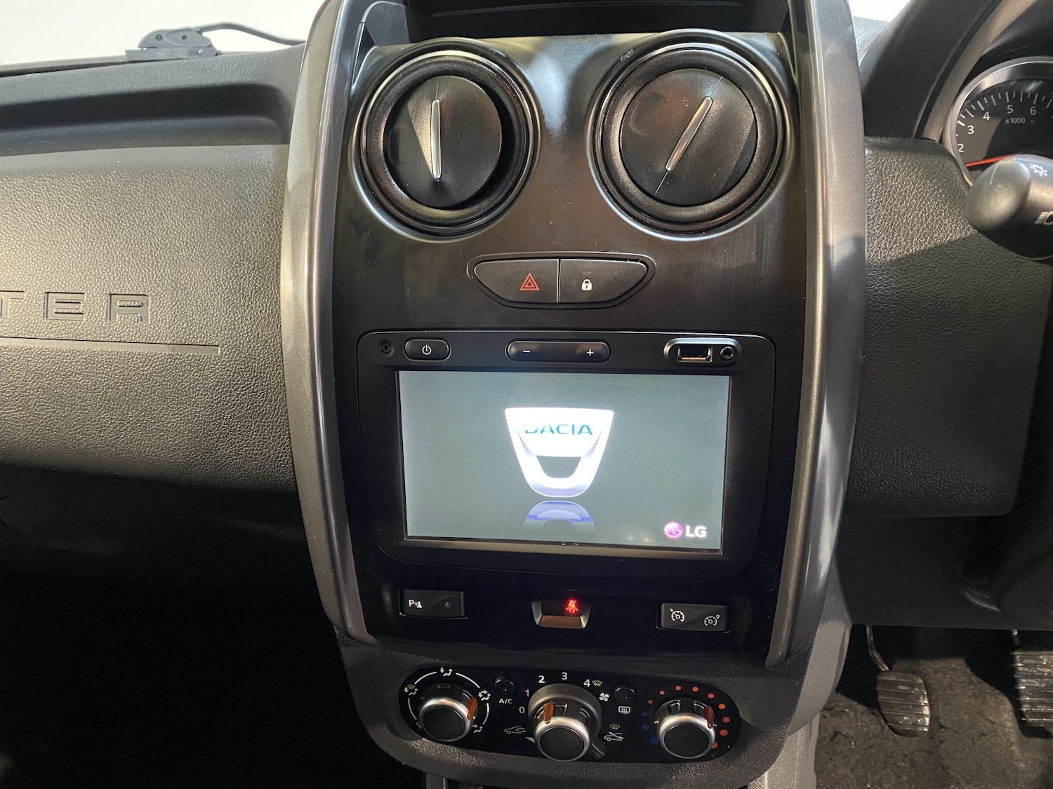 Used Dacia Duster 2018 for sale - 77781602: Photo 32