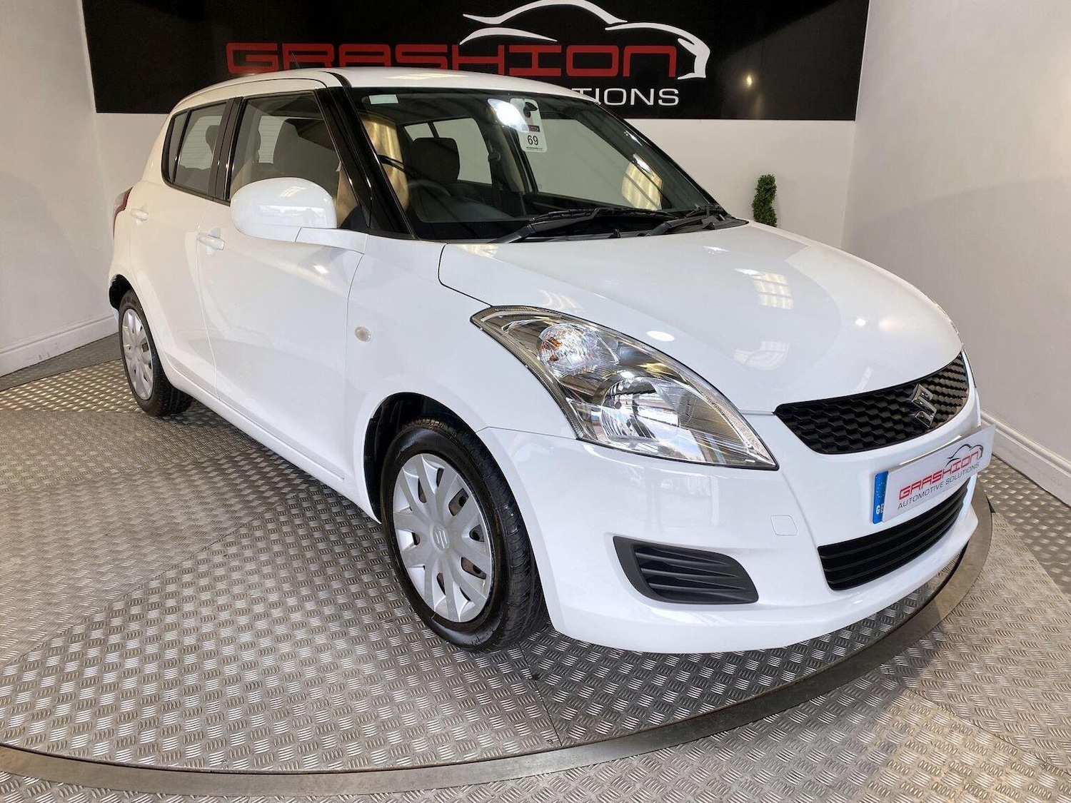 Used Suzuki Swift 2013 for sale - 76198307: Photo 1