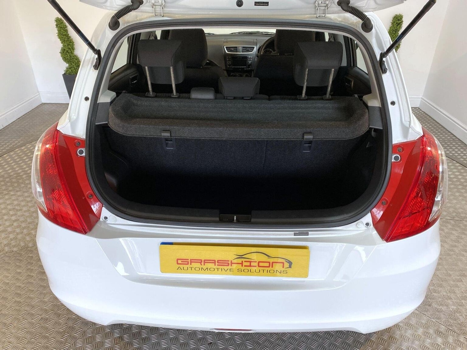 Used Suzuki Swift 2013 for sale - 76198307: Photo 18