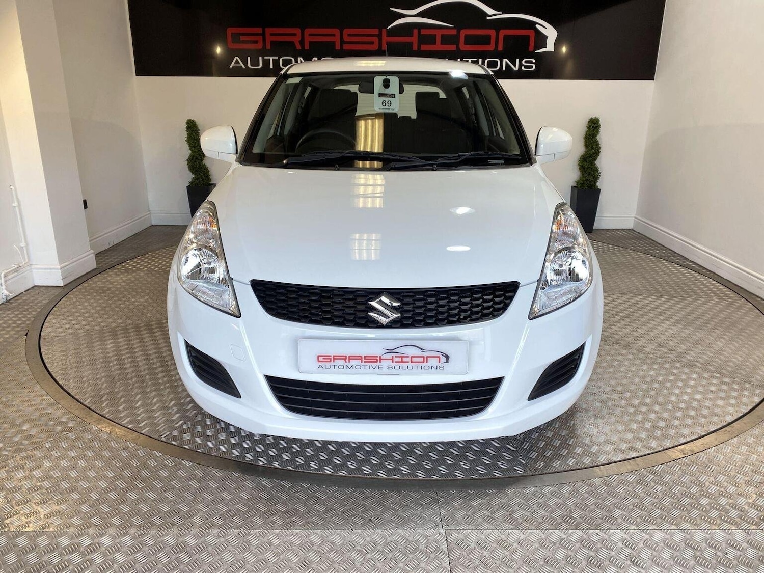 Used Suzuki Swift 2013 for sale - 76198307: Photo 2